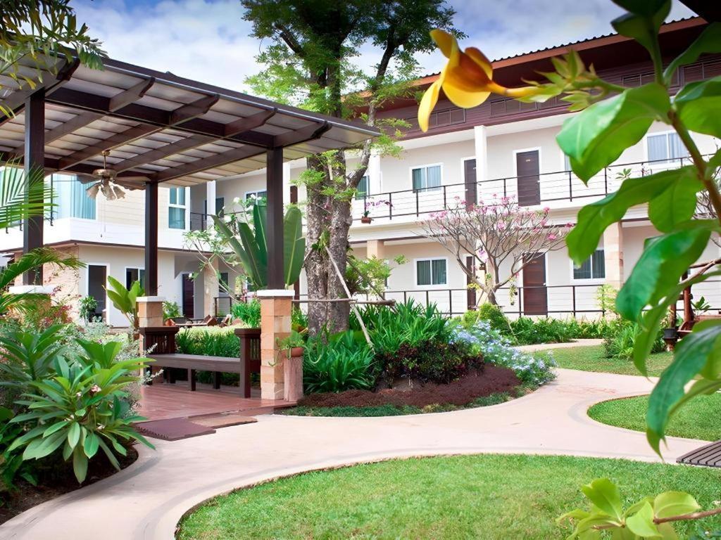 The Park Nangrong Resort Nang Rong Exterior foto