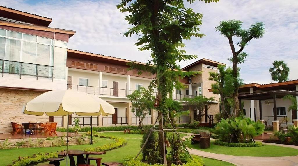 The Park Nangrong Resort Nang Rong Exterior foto